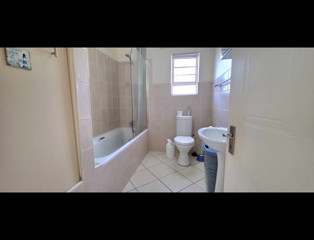 2 BEDROOM APARTMENT FOR SALE IN HARTENBOS CENTRAL